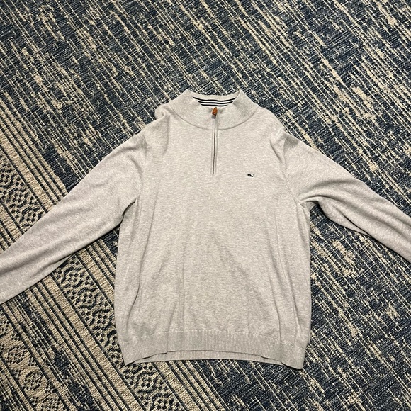 Vineyard vines 1/4 zip. Grey size L. Great shape - Picture 1 of 5